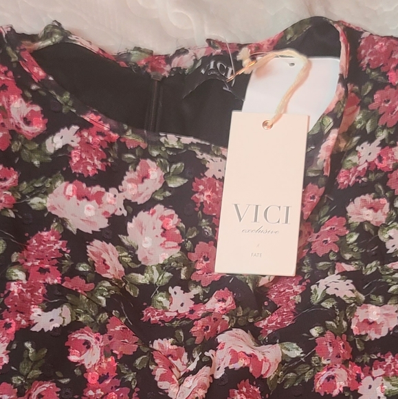 Vici nordstrom Floral Ruched Mini Dress With Semi Sheer Sleeves - Picture 7 of 9